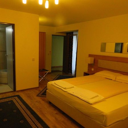 Pensiunea Blanca Reghin Habitación foto