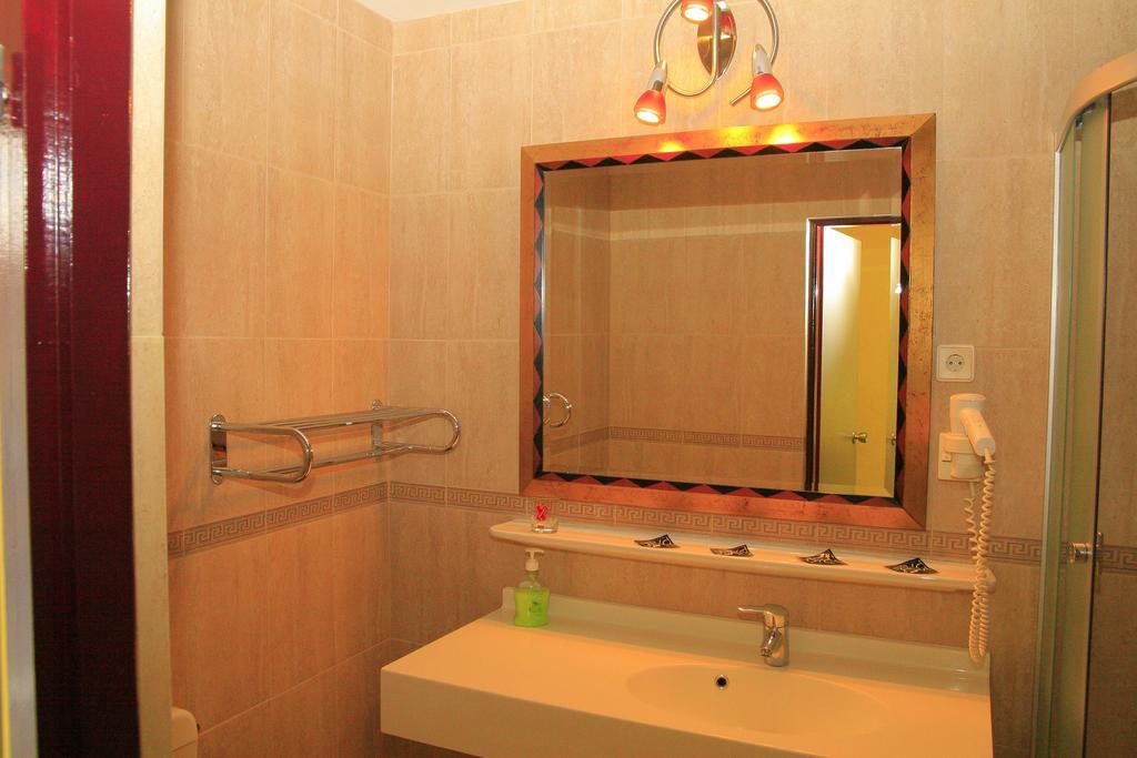 Pensiunea Blanca Reghin Habitación foto