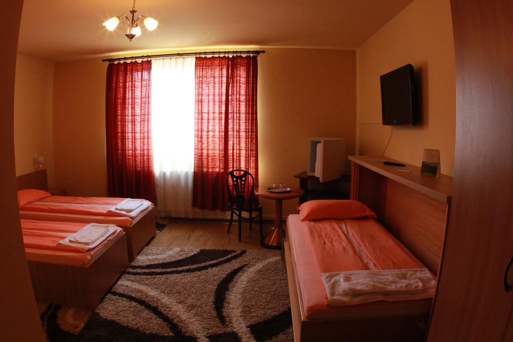 Pensiunea Blanca Reghin Habitación foto