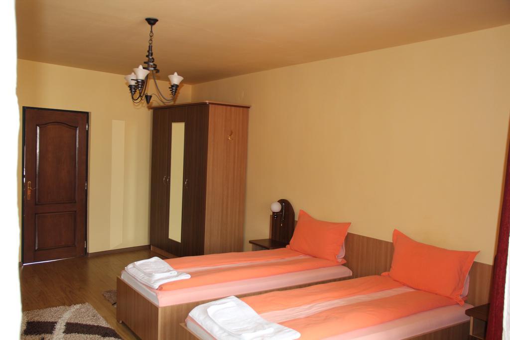 Pensiunea Blanca Reghin Habitación foto