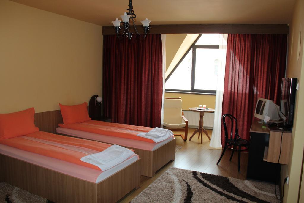 Pensiunea Blanca Reghin Habitación foto